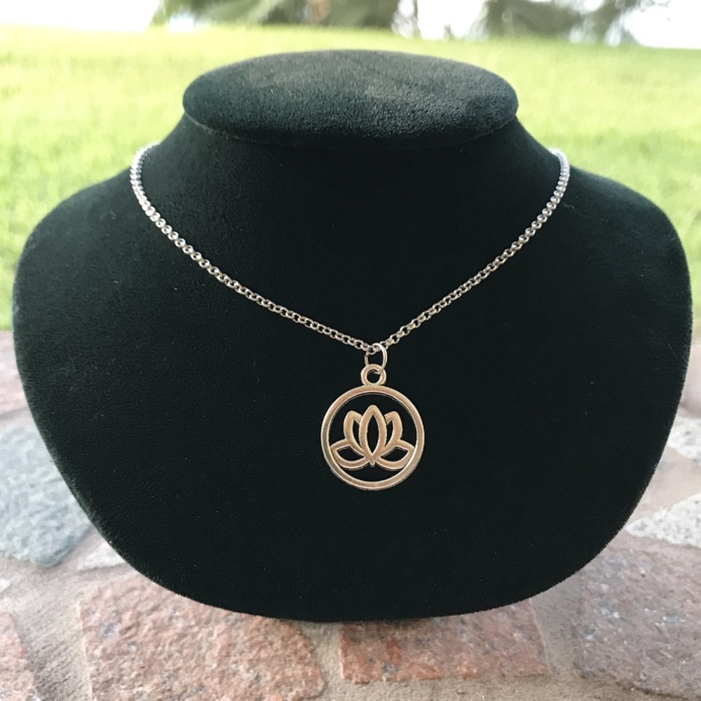 🔴Sale ! Boho lotus flower silver necklace - Picture 3 of 9